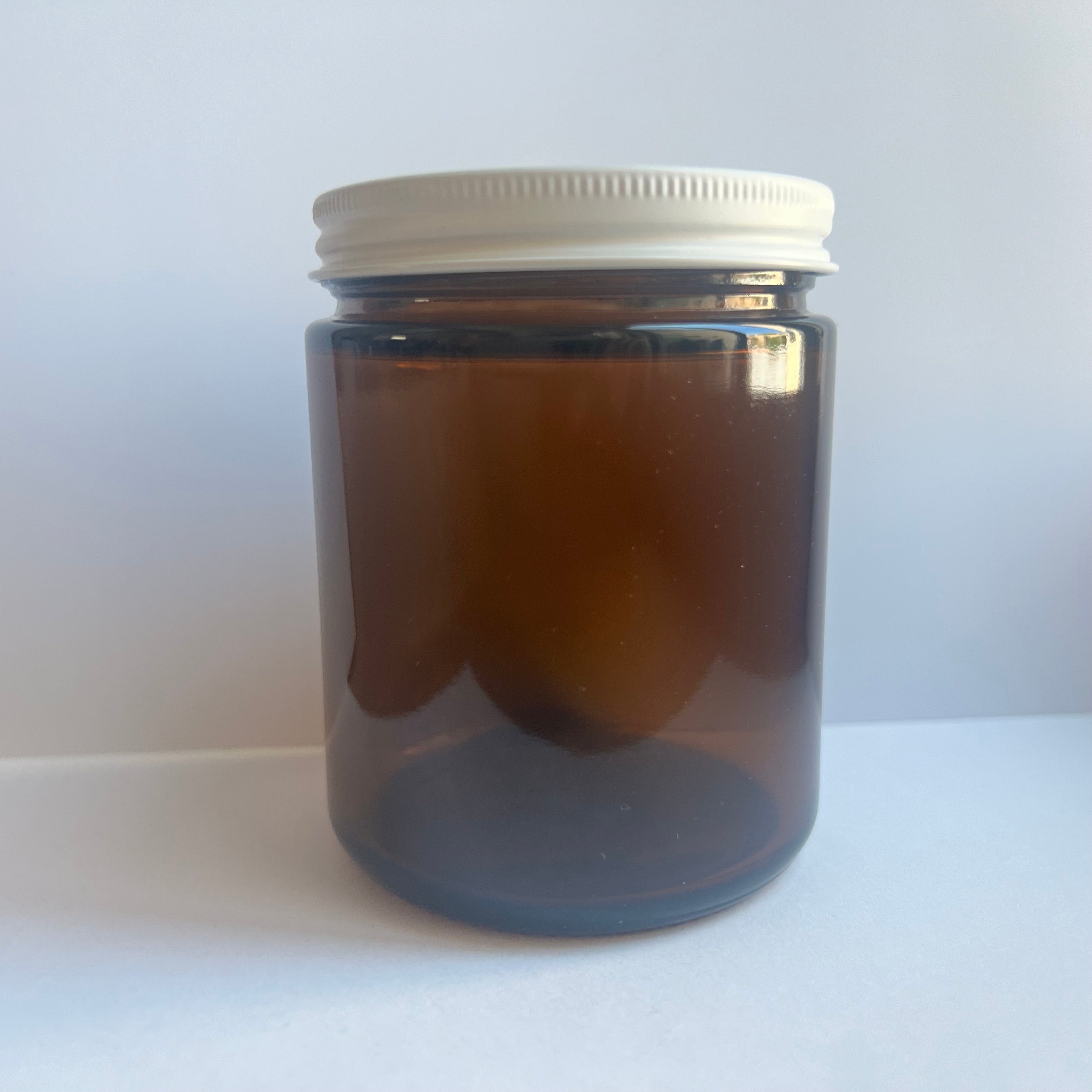 8 OZ STRAIGHT SIDED GLASS JAR with lid, AMBER - 70/405 FINISH - 60/case